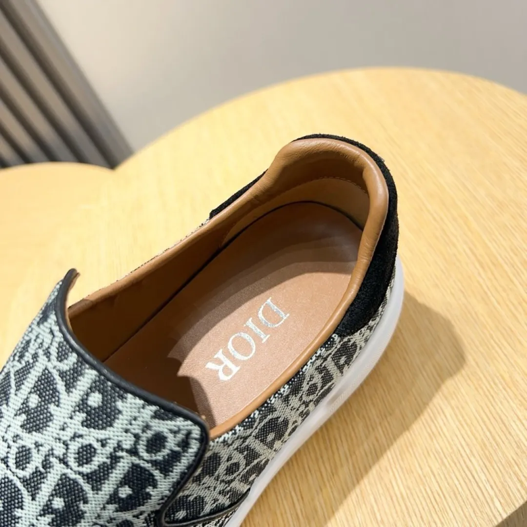 Men's men's shoes💰P380💰[DIOR] Dior's new slip-on shoes🆕Exclusive hot-selling items✨Very comfortable on the feet, fine workmanship Material: Original fabric➕High-quality sheepskin lining + original wear-resistant outsole👍🏻Features: High-end and comfortable, purely handmade to create the perfect shoe that suits you best. Number of yards: 38–45